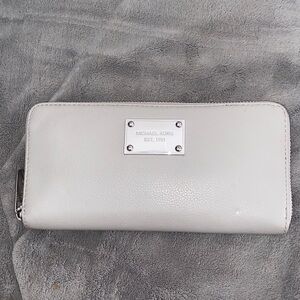 Michael Kors Wallet light Gray Leather zipper around silver hardware